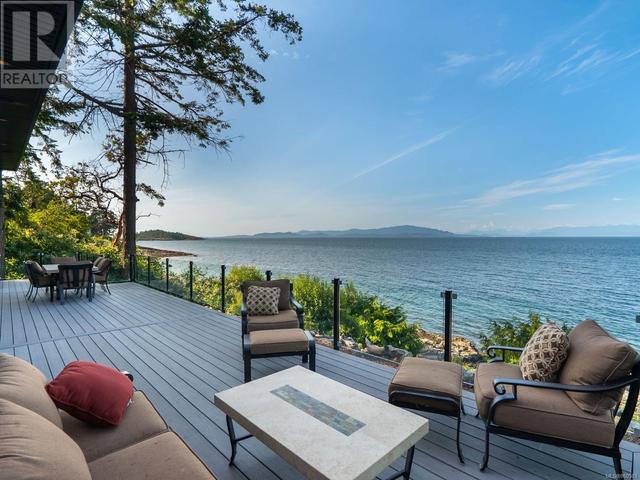1380 Reef Rd, House detached with 2 bedrooms, 4 bathrooms and 10 parking in Nanaimo E BC | Image 2