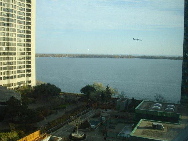 1602 - 77 Harbour Sq, Condo with 2 bedrooms, 2 bathrooms and 1 parking in Toronto ON | Image 2