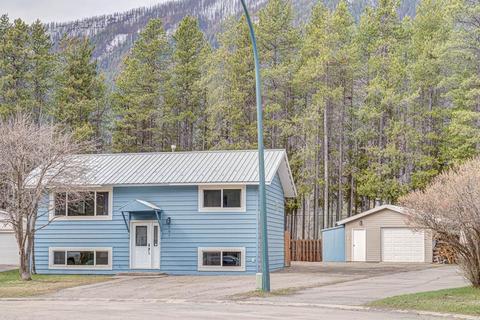 307 Lodgepole Place, House detached with 4 bedrooms, 2 bathrooms and null parking in Sparwood BC | Card Image