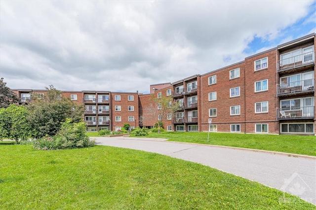 305b - 2041 Arrowsmith Drive, Condo with 1 bedrooms, 1 bathrooms and 1 parking in Ottawa ON | Image 2