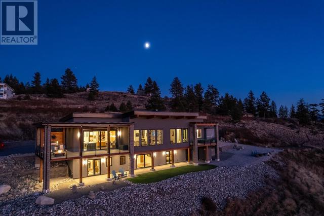 960 Eagle Place, House detached with 2 bedrooms, 1 bathrooms and 10 parking in Okanagan Similkameen A BC | Image 2
