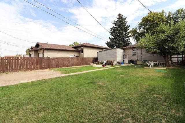2266 15 Avenue Se, House detached with 3 bedrooms, 1 bathrooms and 3 parking in Medicine Hat AB | Image 11
