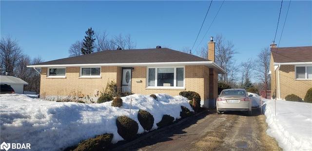 76 White Oak Drive W, House detached with 3 bedrooms, 1 bathrooms and null parking in Sault Ste. Marie ON | Image 1