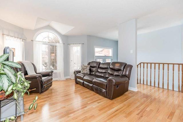 53 Silver Maple Cres, House detached with 3 bedrooms, 2 bathrooms and 2 parking in Barrie ON | Image 5