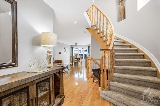 301 Vienna Terrace, Townhouse with 3 bedrooms, 3 bathrooms and 5 parking in Ottawa ON | Image 5