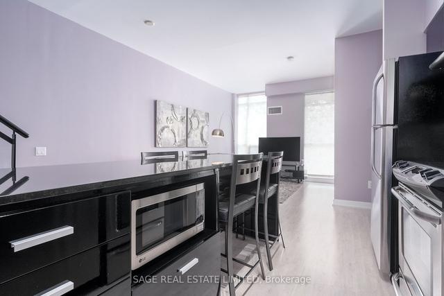th10 - 33 Singer Crt, Townhouse with 2 bedrooms, 3 bathrooms and 1 parking in Toronto ON | Image 5