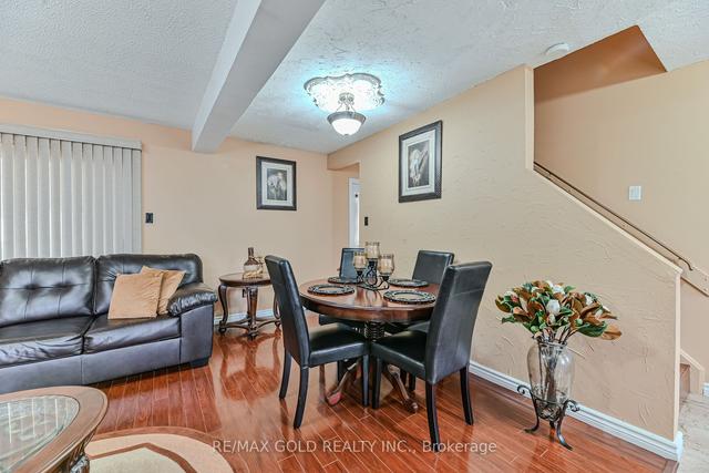 21 Hapsburg Sq, House detached with 3 bedrooms, 2 bathrooms and 4 parking in Brampton ON | Image 5