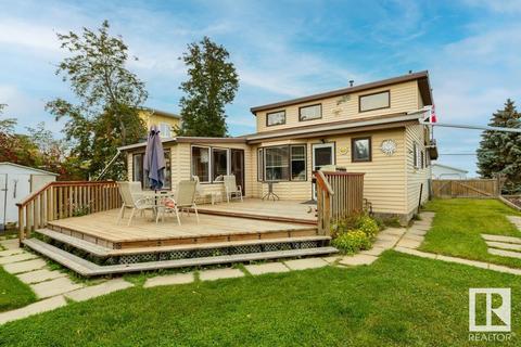 5035 50 Av, House detached with 2 bedrooms, 1 bathrooms and 8 parking in Alberta Beach AB | Card Image