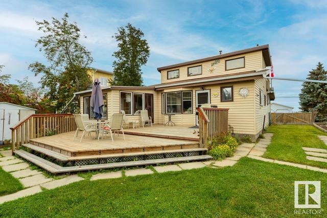 5035 50 Av, House detached with 2 bedrooms, 1 bathrooms and 8 parking in Alberta Beach AB | Image 1