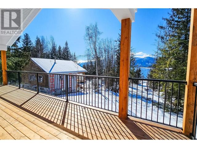 441 Galena Shores Road, House detached with 5 bedrooms, 3 bathrooms and 2 parking in Columbia Shuswap B BC | Image 36