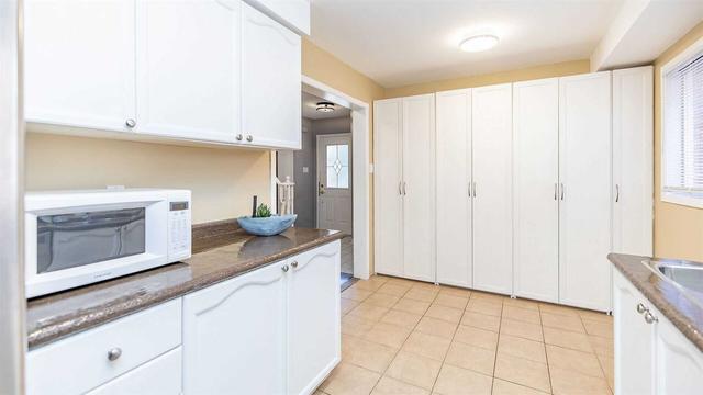 39 Hood Cres, House detached with 3 bedrooms, 3 bathrooms and 4 parking in Brampton ON | Image 3