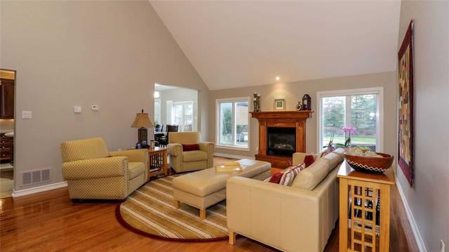 29 Basswood Circ, House detached with 5 bedrooms, 4 bathrooms and 6 parking in Oro Medonte ON | Image 4