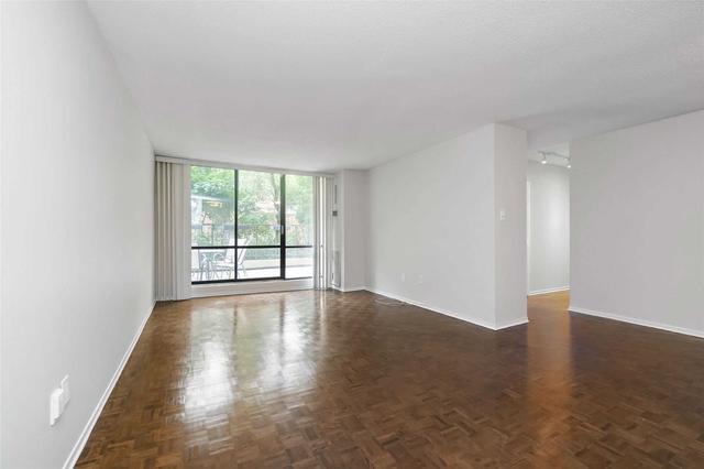102 - 22 Shallmar Blvd, Condo with 2 bedrooms, 2 bathrooms and 1 parking in Toronto ON | Image 12