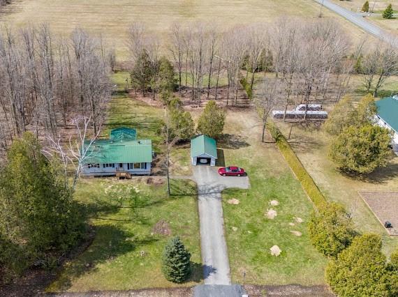 3888 Macdonald Road, House detached with 2 bedrooms, 2 bathrooms and 10 parking in South Glengarry ON | Image 2