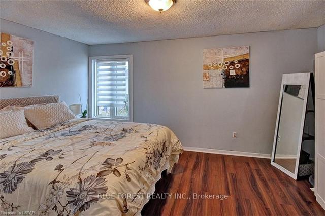 300 - 700 Osgoode Dr, House attached with 3 bedrooms, 2 bathrooms and 2 parking in London ON | Image 10