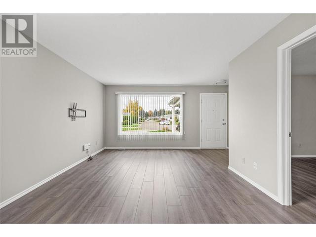106 - 1255 Raymer Avenue, House detached with 2 bedrooms, 1 bathrooms and 2 parking in Kelowna BC | Image 6