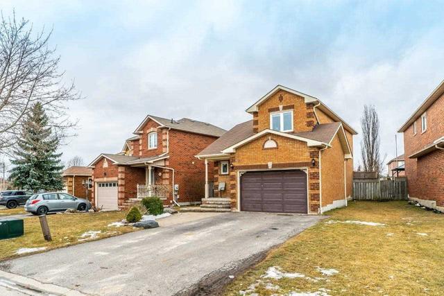 18 Glenmore Dr, House attached with 3 bedrooms, 2 bathrooms and 5 parking in Whitby ON | Image 32