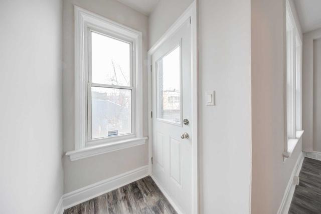 upper - 293 Augusta Ave, House attached with 2 bedrooms, 1 bathrooms and 0 parking in Toronto ON | Image 6