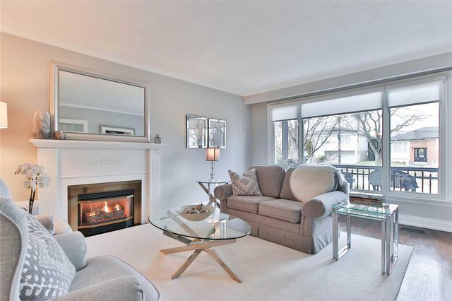51 Sawley Dr, House detached with 3 bedrooms, 3 bathrooms and 2 parking in Toronto ON | Image 3