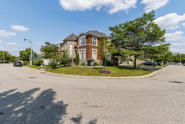 19 Valleyside Tr, House detached with 5 bedrooms, 5 bathrooms and 10 parking in Brampton ON | Image 12
