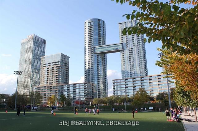 1711 - 21 Iceboat Terr, Condo with 1 bedrooms, 1 bathrooms and 0 parking in Toronto ON | Image 1