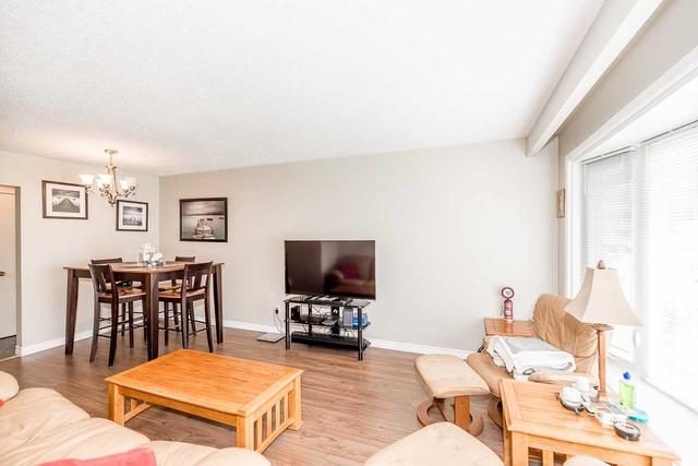 71 Adelaide St, House semidetached with 3 bedrooms, 1 bathrooms and 4 parking in Barrie ON | Image 6