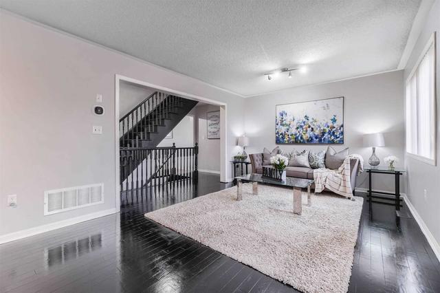 87 Decker Hollow Circ, House attached with 3 bedrooms, 3 bathrooms and 3 parking in Brampton ON | Image 3