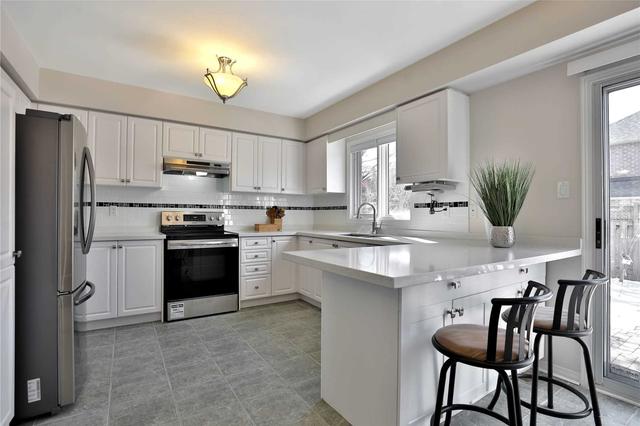 2140 Nightstar Dr, House detached with 3 bedrooms, 3 bathrooms and 3 parking in Oakville ON | Image 33