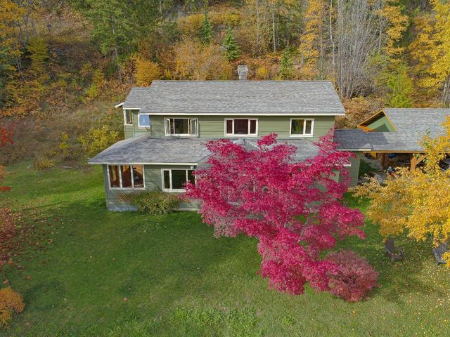 2355 Hamilton Drive, House detached with 3 bedrooms, 2 bathrooms and 6 parking in Central Kootenay E BC | Image 8