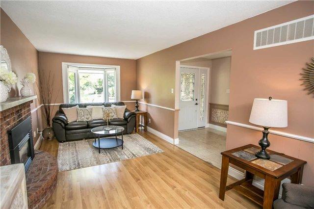 2892 Oslo Cres, House detached with 3 bedrooms, 3 bathrooms and 2 parking in Mississauga ON | Image 3