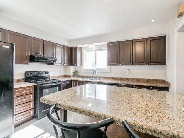 16 Greenleaf Cres, House detached with 3 bedrooms, 2 bathrooms and 4 parking in Brampton ON | Image 4