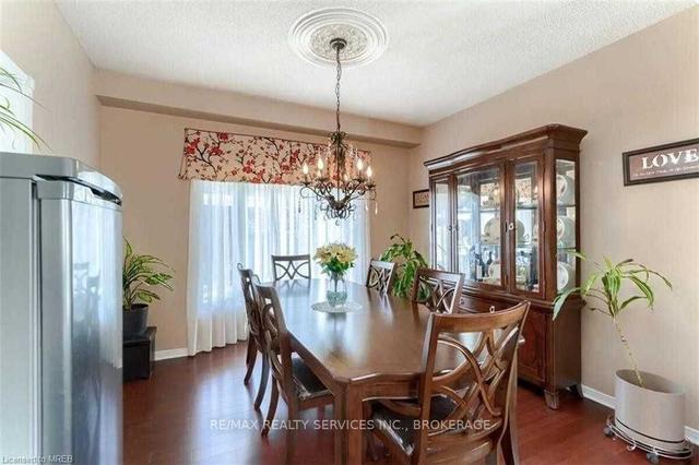 67 Laurelcrest St, House detached with 4 bedrooms, 4 bathrooms and 6 parking in Brampton ON | Image 2