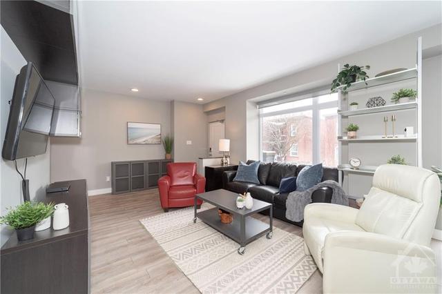 32 Holmwood Avenue, Condo with 2 bedrooms, 3 bathrooms and 1 parking in Ottawa ON | Image 9