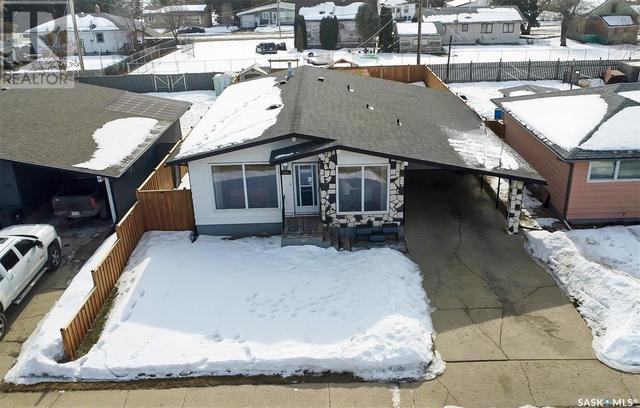 308 1st Avenue E, House detached with 4 bedrooms, 2 bathrooms and null parking in Blaine Lake SK | Image 3