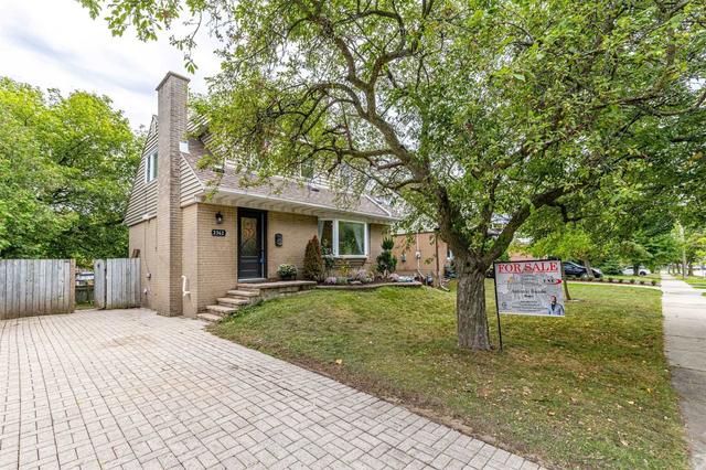 2362 Parkway Dr, House detached with 3 bedrooms, 2 bathrooms and 5 parking in Burlington ON | Card Image