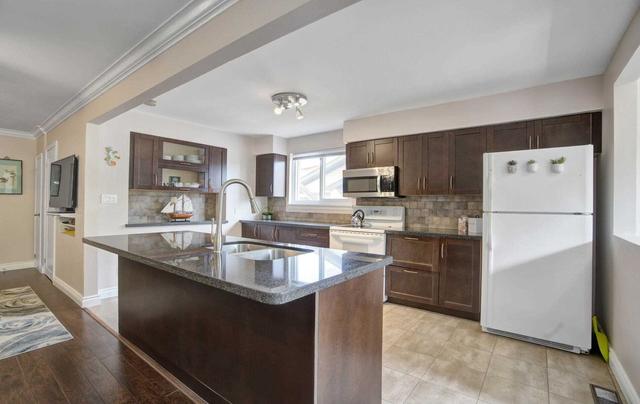 1749 Sandgate Cres, House semidetached with 3 bedrooms, 1 bathrooms and 2 parking in Mississauga ON | Image 5
