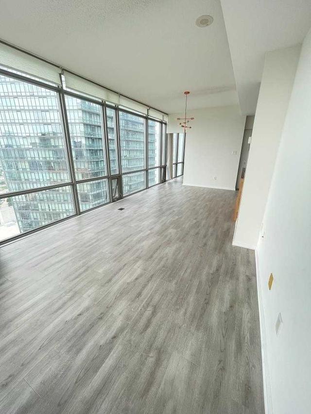 3003 - 38 Grenville St, Condo with 2 bedrooms, 2 bathrooms and 1 parking in Toronto ON | Image 2