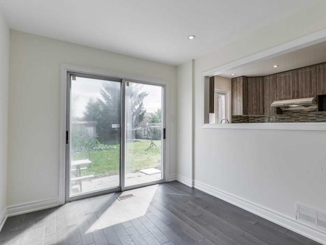 65 Duxford Cres, House attached with 3 bedrooms, 4 bathrooms and 3 parking in Markham ON | Image 2