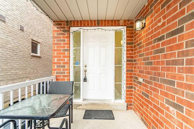 59 Rotunda St, House semidetached with 3 bedrooms, 3 bathrooms and 2 parking in Brampton ON | Image 2