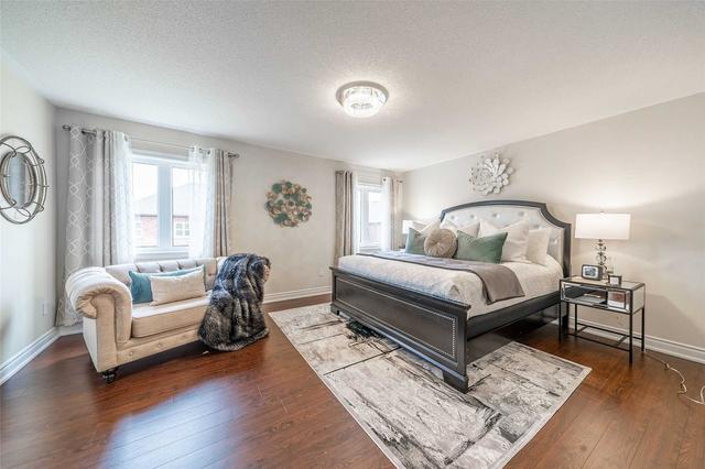 2393 Dress Circle Cres, House detached with 4 bedrooms, 3 bathrooms and 5 parking in Oshawa ON | Image 17