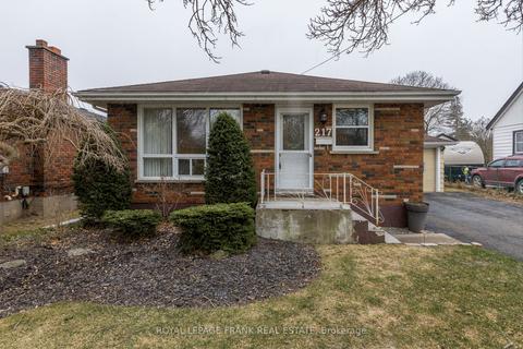 217 Shelbourne St, House detached with 2 bedrooms, 2 bathrooms and 3 parking in Peterborough ON | Card Image