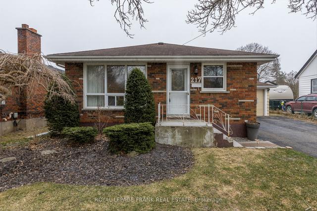 217 Shelbourne St, House detached with 2 bedrooms, 2 bathrooms and 3 parking in Peterborough ON | Image 1