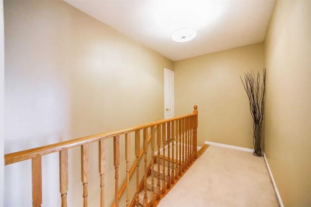 111 Timberwolf Cres, House attached with 3 bedrooms, 3 bathrooms and 3 parking in Vaughan ON | Image 7