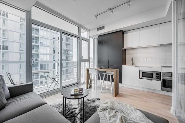 1402 - 33 Helendale Ave, Condo with 1 bedrooms, 1 bathrooms and 0 parking in Toronto ON | Image 3