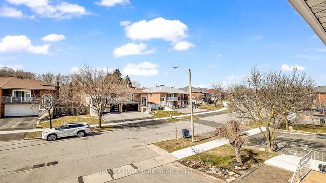 19 Benjamin Boake Tr, House semidetached with 3 bedrooms, 3 bathrooms and 4 parking in Toronto ON | Image 14