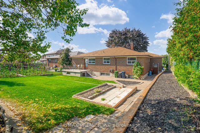 14 Veerland Dr, House detached with 3 bedrooms, 3 bathrooms and 6 parking in Toronto ON | Image 31