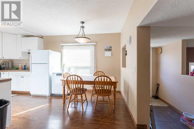 522 52 Avenue, House detached with 3 bedrooms, 1 bathrooms and 3 parking in Coalhurst AB | Image 11
