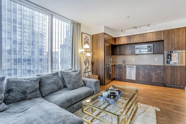2403 - 10 York St St N, Condo with 2 bedrooms, 2 bathrooms and 1 parking in Toronto ON | Image 38