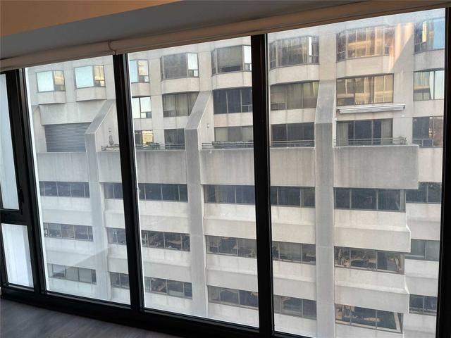 1409 - 188 Cumberland St, Condo with 1 bedrooms, 1 bathrooms and 0 parking in Toronto ON | Image 2