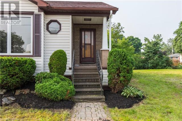 129 College Street W, House detached with 3 bedrooms, 1 bathrooms and 4 parking in Belleville ON | Image 4